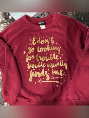 Harry Potter Women's Red Graphic Sweatshirt - 'Trouble Finds Me'